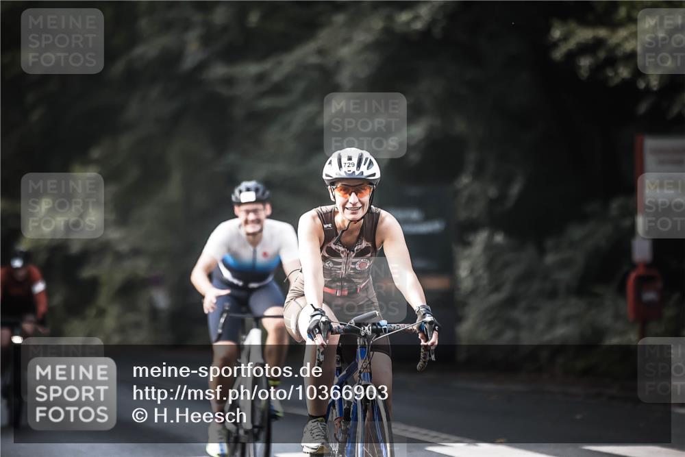13.09.2026 - Stadtparktriathlon H.Heesch http://msf.ph/oto/10366903 13.09.2026 11:23:56 Radfahren 601, 677, 729, 744 meine-sportfotos.de