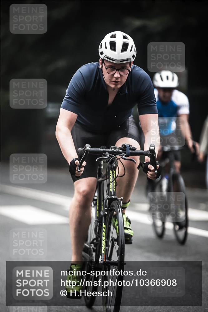 13.09.2026 - Stadtparktriathlon H.Heesch http://msf.ph/oto/10366908 13.09.2026 10:14:59 Radfahren 217, 339 meine-sportfotos.de