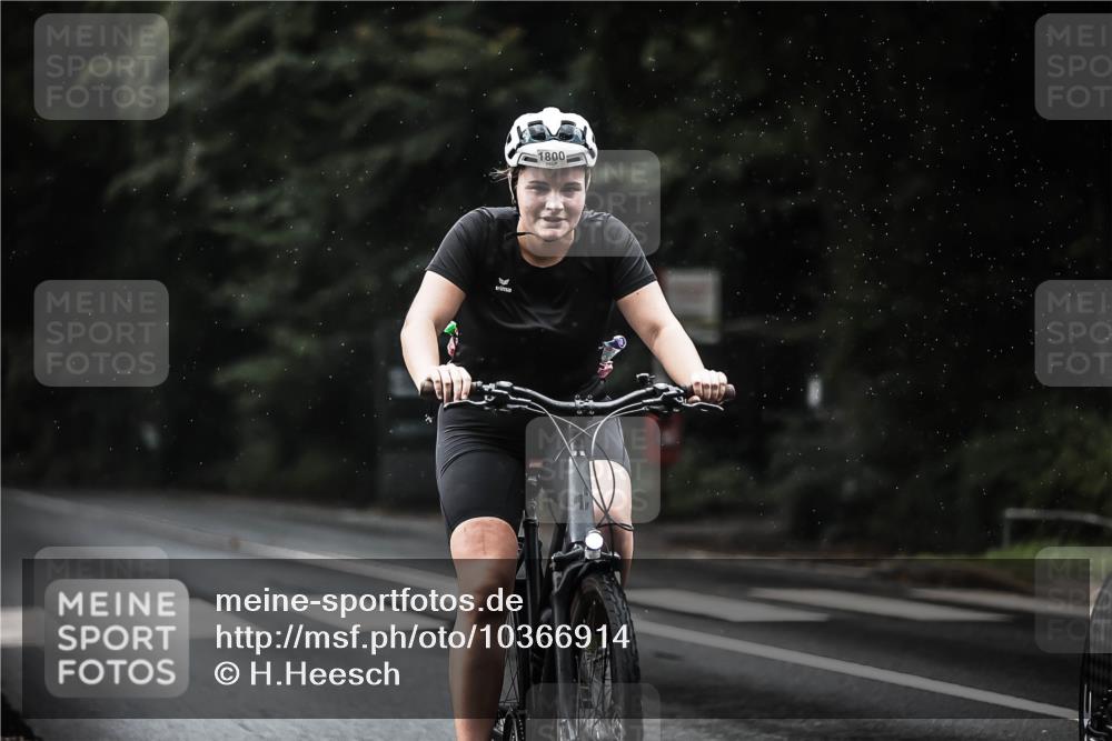 13.09.2026 - Stadtparktriathlon H.Heesch http://msf.ph/oto/10366914 13.09.2026 12:01:29 Radfahren 939, 966, 1017, 1027, 1800 meine-sportfotos.de