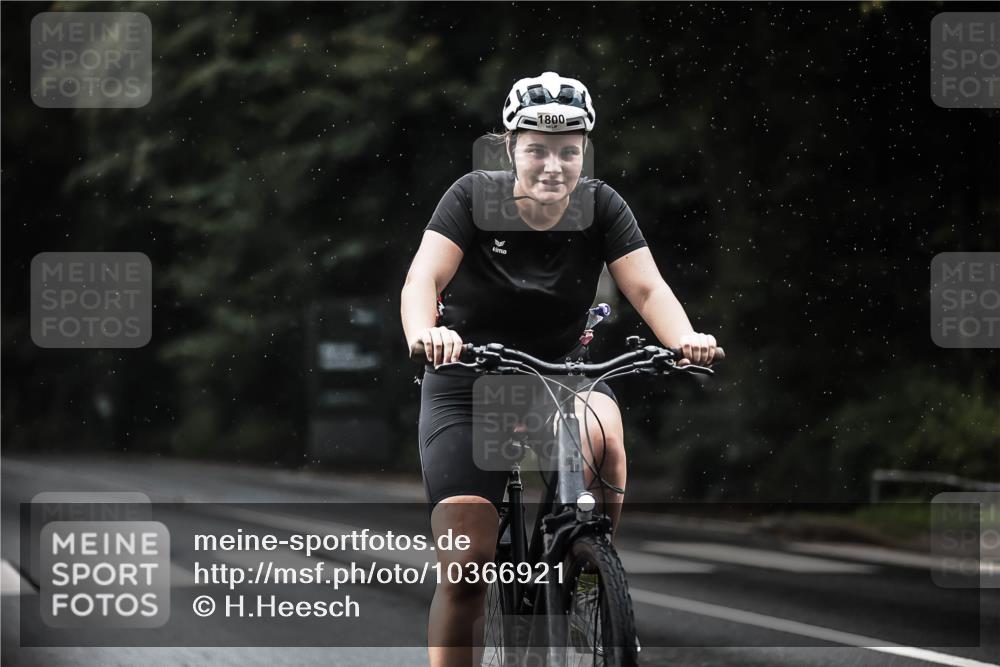13.09.2026 - Stadtparktriathlon H.Heesch http://msf.ph/oto/10366921 13.09.2026 12:01:29 Radfahren 939, 966, 1017, 1027, 1800 meine-sportfotos.de