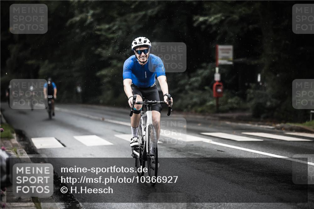 13.09.2026 - Stadtparktriathlon H.Heesch http://msf.ph/oto/10366927 13.09.2026 12:01:39 Radfahren 891, 945, 1039 meine-sportfotos.de