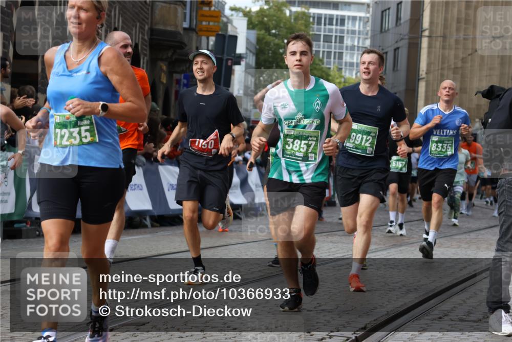 13.09.2026 - 21. swb-Marathon Bremen Strokosch-Dieckow http://msf.ph/oto/10366933 13.09.2026 13:35:45 Ziel 1150, 2003, 2041, 2090, 2318, 2356, 2625, 2866, 3055, 3311, 3621, 3916, 4062, 4326, 4635, 5016, 5661, 6315, 6320, 6418, 6837, 7285, 7305, 7377, 7703, 8300, 8401, 8530, 8773, 8915, 9526, 9527, 9845, 9887, 318, 2565, 3026, 3056, 3454, 3485, 3857, 4016, 4048, 5026, 5071, 5157, 5276, 5381, 5816, 6159, 6724, 6874, 7036, 7043, 7235, 7385, 7691, 7804, 8145, 8335, 8705, 9243, 9912, 13179 meine-sportfotos.de
