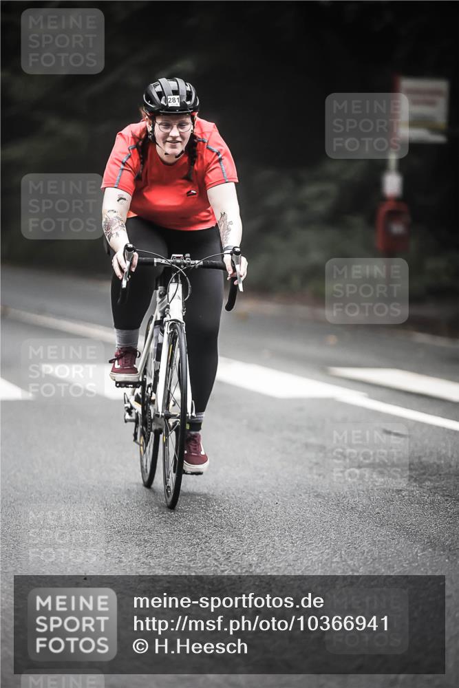13.09.2026 - Stadtparktriathlon H.Heesch http://msf.ph/oto/10366941 13.09.2026 10:15:13 Radfahren 232, 281, 340 meine-sportfotos.de