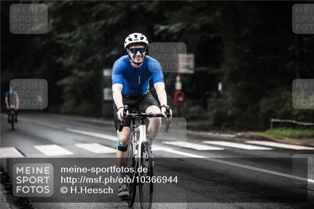 13.09.2026 - Stadtparktriathlon H.Heesch http://msf.ph/oto/10366944 13.09.2026 12:01:39 Radfahren 891, 945, 1039 meine-sportfotos.de