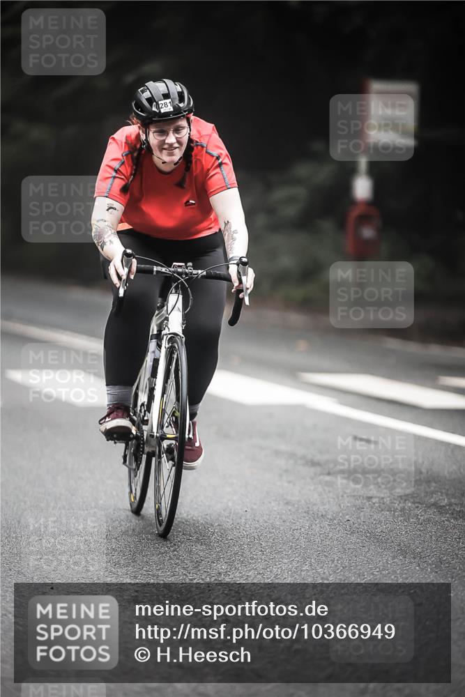 13.09.2026 - Stadtparktriathlon H.Heesch http://msf.ph/oto/10366949 13.09.2026 10:15:13 Radfahren 232, 281, 340 meine-sportfotos.de