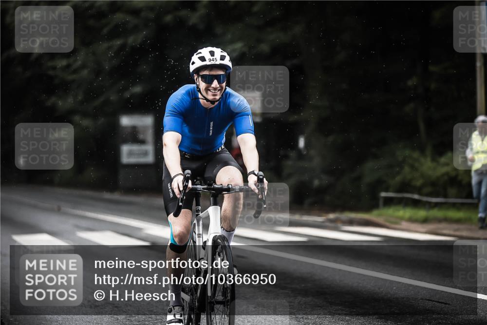 13.09.2026 - Stadtparktriathlon H.Heesch http://msf.ph/oto/10366950 13.09.2026 12:01:39 Radfahren 891, 945, 1039 meine-sportfotos.de