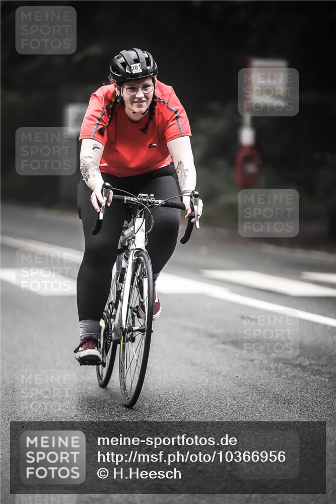 13.09.2026 - Stadtparktriathlon H.Heesch http://msf.ph/oto/10366956 13.09.2026 10:15:13 Radfahren 232, 281, 340 meine-sportfotos.de