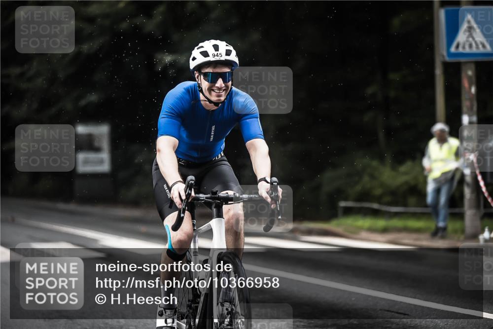 13.09.2026 - Stadtparktriathlon H.Heesch http://msf.ph/oto/10366958 13.09.2026 12:01:40 Radfahren 891, 945, 1039 meine-sportfotos.de