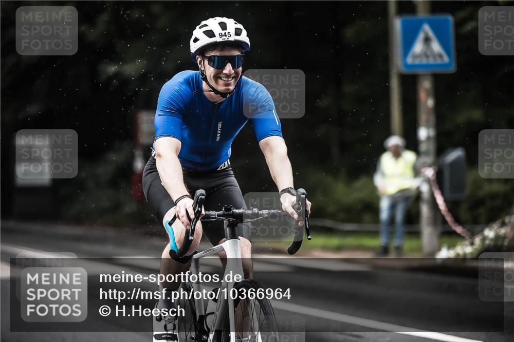13.09.2026 - Stadtparktriathlon H.Heesch http://msf.ph/oto/10366964 13.09.2026 12:01:40 Radfahren 891, 945, 1039 meine-sportfotos.de