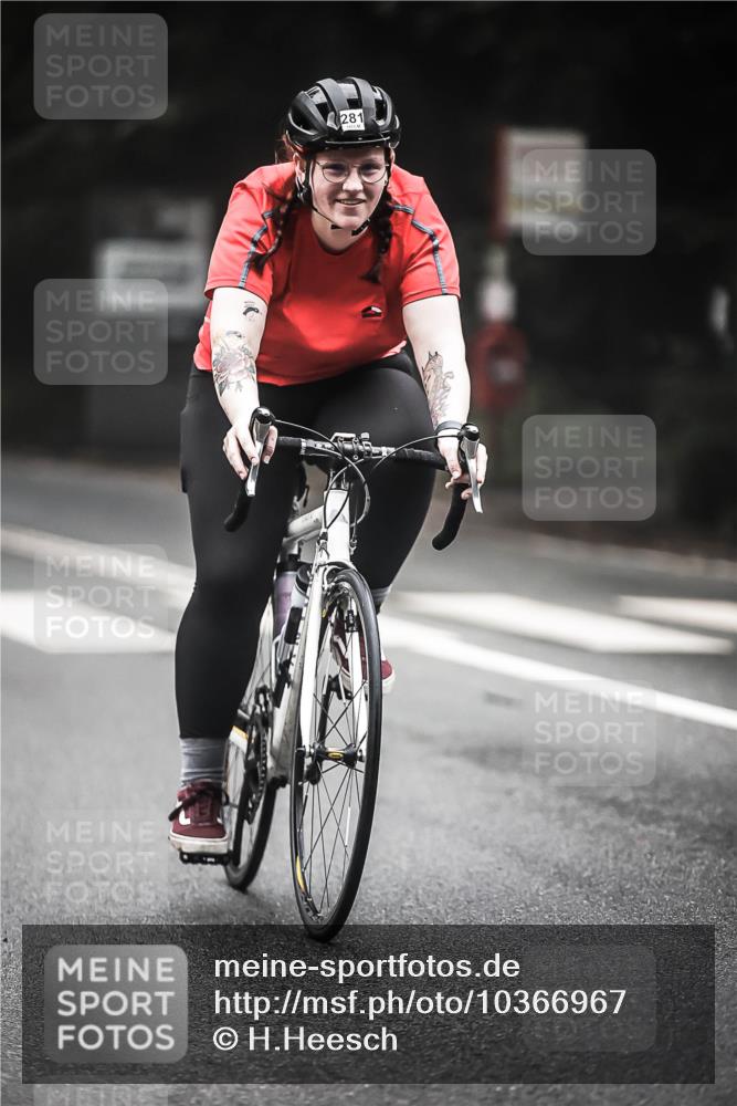 13.09.2026 - Stadtparktriathlon H.Heesch http://msf.ph/oto/10366967 13.09.2026 10:15:14 Radfahren 232, 281, 340 meine-sportfotos.de