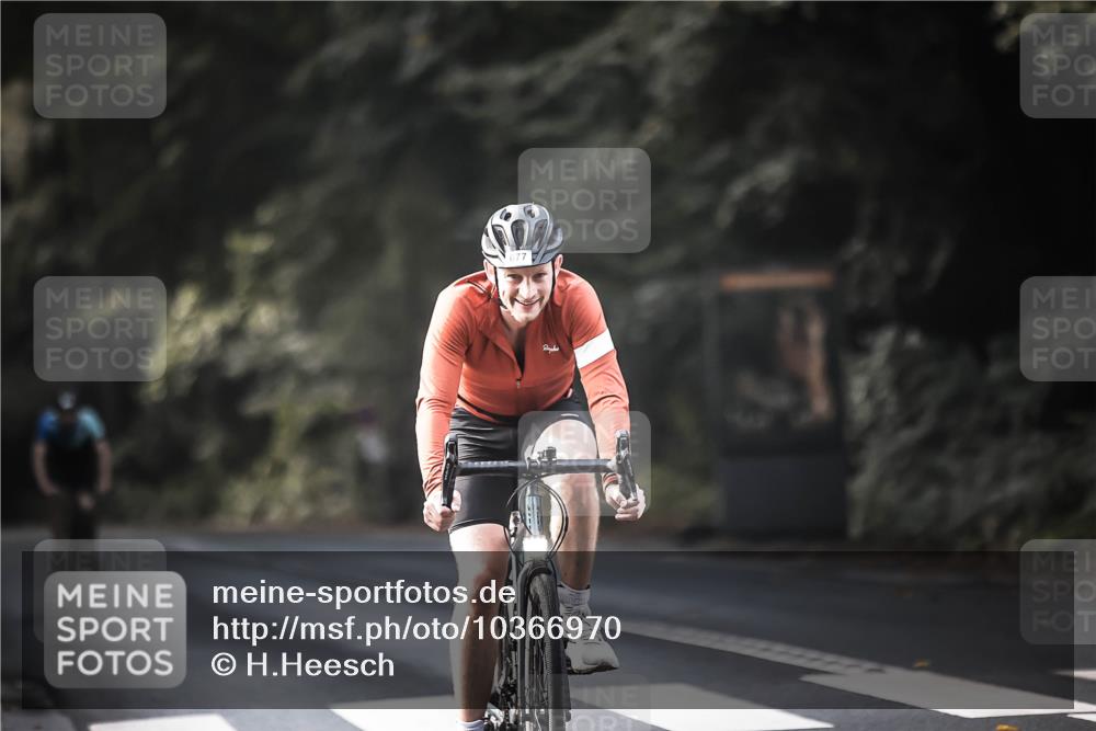 13.09.2026 - Stadtparktriathlon H.Heesch http://msf.ph/oto/10366970 13.09.2026 11:23:58 Radfahren 601, 677, 707, 729, 744 meine-sportfotos.de