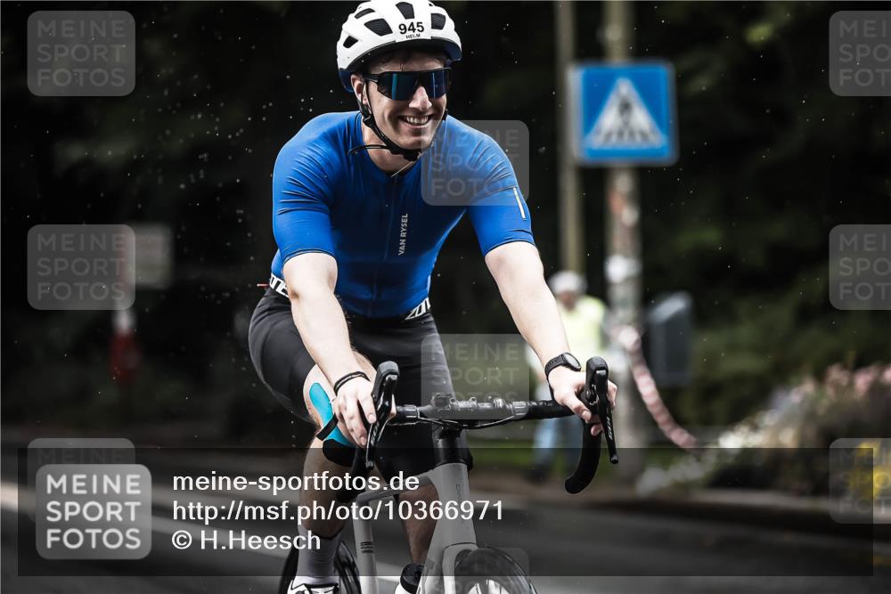 13.09.2026 - Stadtparktriathlon H.Heesch http://msf.ph/oto/10366971 13.09.2026 12:01:40 Radfahren 891, 945, 1039 meine-sportfotos.de
