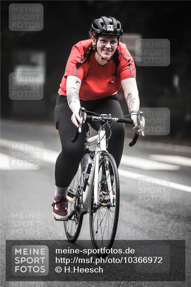 13.09.2026 - Stadtparktriathlon H.Heesch http://msf.ph/oto/10366972 13.09.2026 10:15:14 Radfahren 232, 281, 340 meine-sportfotos.de