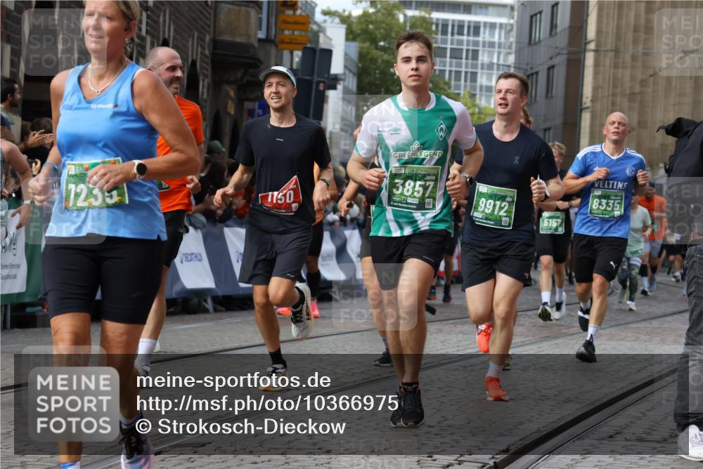 13.09.2026 - 21. swb-Marathon Bremen Strokosch-Dieckow http://msf.ph/oto/10366975 13.09.2026 13:35:45 Ziel 1150, 2003, 2041, 2090, 2318, 2356, 2625, 2866, 3055, 3311, 3621, 3916, 4062, 4326, 4635, 5016, 5661, 6315, 6320, 6418, 6837, 7285, 7305, 7377, 7703, 8300, 8401, 8530, 8773, 8915, 9526, 9527, 9845, 9887, 318, 2565, 3026, 3056, 3454, 3485, 3857, 4016, 4048, 5026, 5071, 5157, 5276, 5381, 5816, 6159, 6724, 6874, 7036, 7043, 7235, 7385, 7691, 7804, 8145, 8335, 8705, 9243, 9912, 13179 meine-sportfotos.de