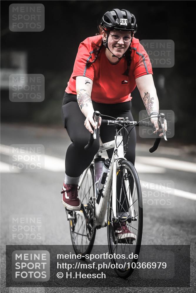 13.09.2026 - Stadtparktriathlon H.Heesch http://msf.ph/oto/10366979 13.09.2026 10:15:14 Radfahren 232, 281, 340 meine-sportfotos.de
