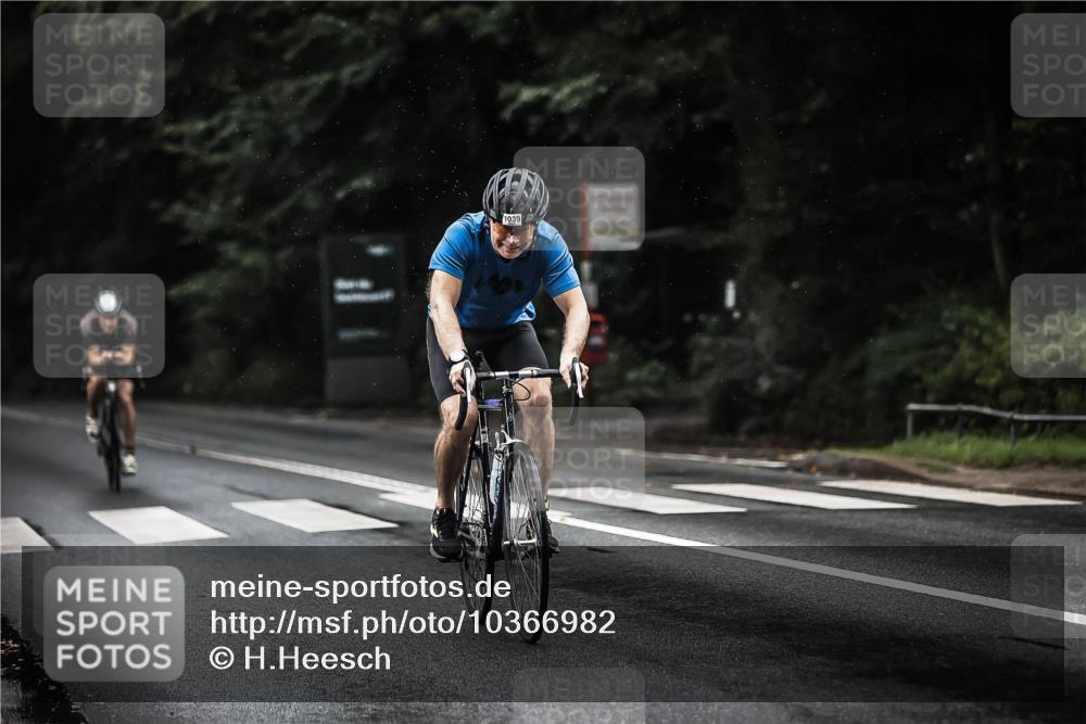 13.09.2026 - Stadtparktriathlon H.Heesch http://msf.ph/oto/10366982 13.09.2026 12:01:43 Radfahren 863, 891, 897, 945, 1039 meine-sportfotos.de