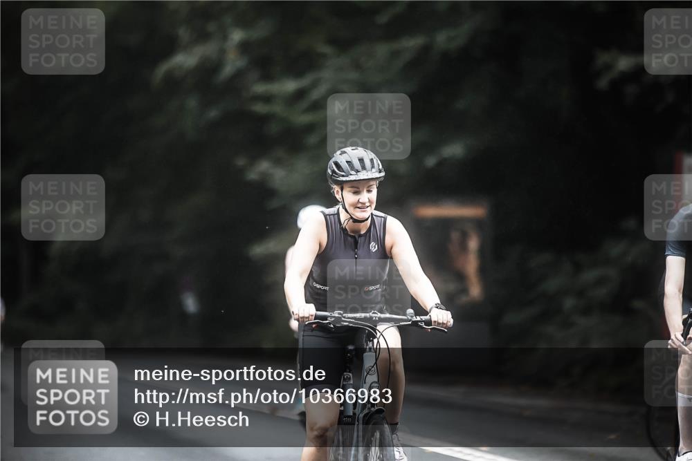 13.09.2026 - Stadtparktriathlon H.Heesch http://msf.ph/oto/10366983 13.09.2026 13:16:19 Radfahren 1097, 1263, 1264, 1351, 1383, 1437, 1446, 1457 meine-sportfotos.de
