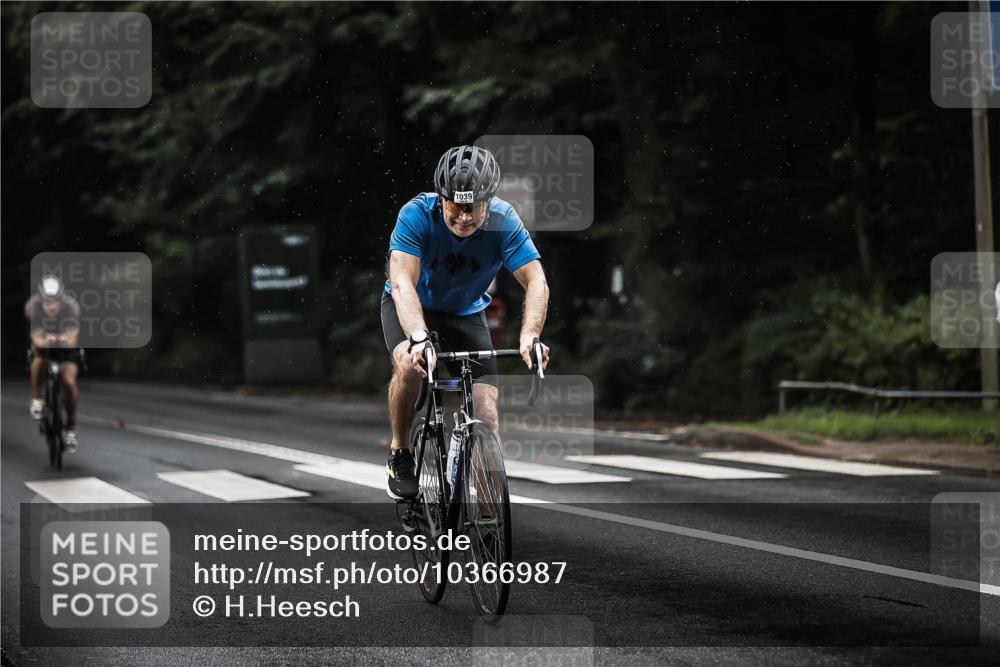 13.09.2026 - Stadtparktriathlon H.Heesch http://msf.ph/oto/10366987 13.09.2026 12:01:43 Radfahren 863, 891, 897, 945, 1039 meine-sportfotos.de