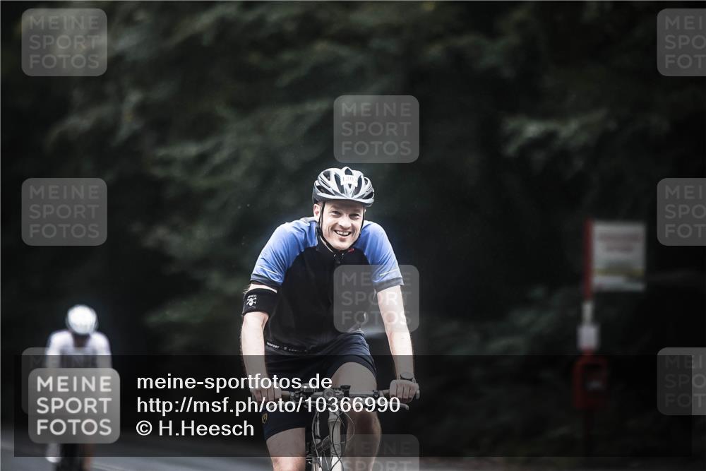 13.09.2026 - Stadtparktriathlon H.Heesch http://msf.ph/oto/10366990 13.09.2026 13:16:27 Radfahren 1292, 1303, 1330, 1447, 1476 meine-sportfotos.de