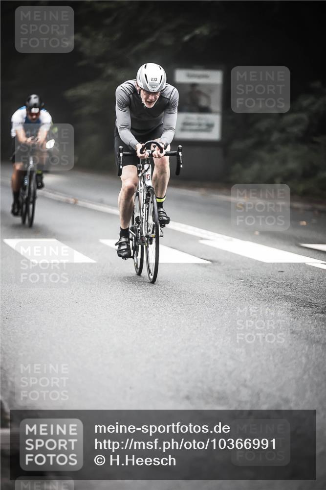 13.09.2026 - Stadtparktriathlon H.Heesch http://msf.ph/oto/10366991 13.09.2026 10:15:17 Radfahren 219, 232, 281, 340 meine-sportfotos.de
