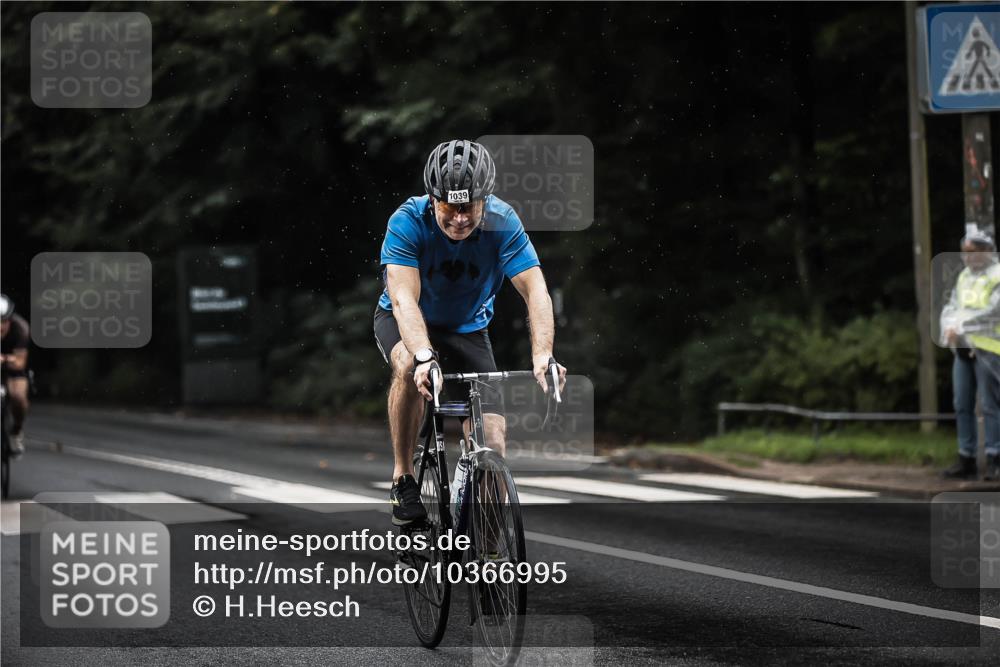 13.09.2026 - Stadtparktriathlon H.Heesch http://msf.ph/oto/10366995 13.09.2026 12:01:43 Radfahren 863, 891, 897, 945, 1039 meine-sportfotos.de