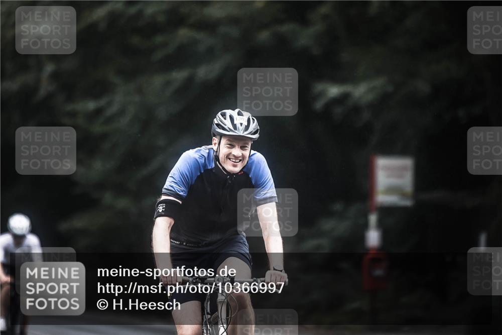 13.09.2026 - Stadtparktriathlon H.Heesch http://msf.ph/oto/10366997 13.09.2026 13:16:27 Radfahren 1292, 1303, 1330, 1447, 1476 meine-sportfotos.de