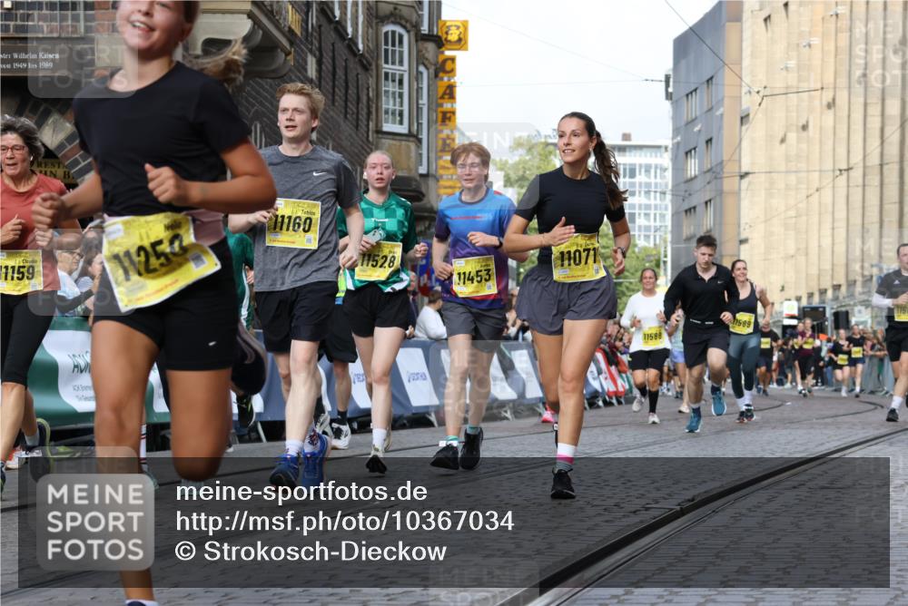 13.09.2026 - 21. swb-Marathon Bremen Strokosch-Dieckow http://msf.ph/oto/10367034 13.09.2026 11:00:12 Ziel 10175, 10236, 10355, 10669, 10691, 10867, 10928, 10929, 11054, 11056, 11071, 11089, 11194, 11250, 11419, 11427, 11445, 11501, 11637, 11803, 11879, 11904, 12138, 12238, 12239, 12242, 12243, 12388, 12480, 10144, 10677, 10801, 10810, 11016, 11045, 11126, 11129, 11547, 11623, 12105, 12106, 12190, 12291, 12394, 12530, 12531 meine-sportfotos.de