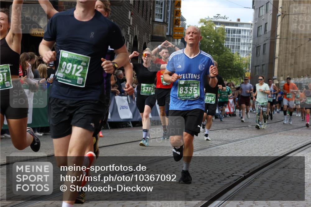 13.09.2026 - 21. swb-Marathon Bremen Strokosch-Dieckow http://msf.ph/oto/10367092 13.09.2026 13:35:48 Ziel 156, 1150, 2041, 2090, 2318, 2356, 2625, 2866, 3055, 3621, 4062, 4326, 5661, 6315, 6418, 6465, 6466, 6644, 6837, 7285, 7305, 7377, 7597, 7700, 8401, 8530, 8773, 8915, 9845, 9887, 1867, 2565, 3026, 3056, 3454, 4016, 5026, 5157, 5276, 5381, 5816, 6159, 6874, 7036, 7043, 7385, 7804, 8145, 8227, 8705, 9243, 13179 meine-sportfotos.de