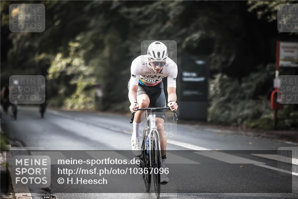 13.09.2026 - Stadtparktriathlon H.Heesch http://msf.ph/oto/10367096 13.09.2026 11:24:19 Radfahren 655, 690, 712 meine-sportfotos.de