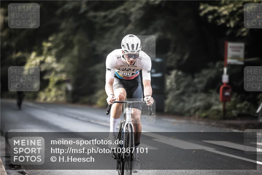 13.09.2026 - Stadtparktriathlon H.Heesch http://msf.ph/oto/10367101 13.09.2026 11:24:19 Radfahren 655, 690, 712 meine-sportfotos.de