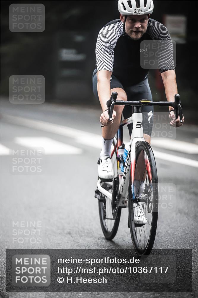13.09.2026 - Stadtparktriathlon H.Heesch http://msf.ph/oto/10367117 13.09.2026 10:15:24 Radfahren 219, 306, 340 meine-sportfotos.de