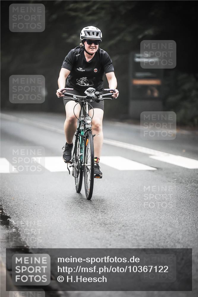 13.09.2026 - Stadtparktriathlon H.Heesch http://msf.ph/oto/10367122 13.09.2026 10:15:27 Radfahren 219, 293, 306 meine-sportfotos.de