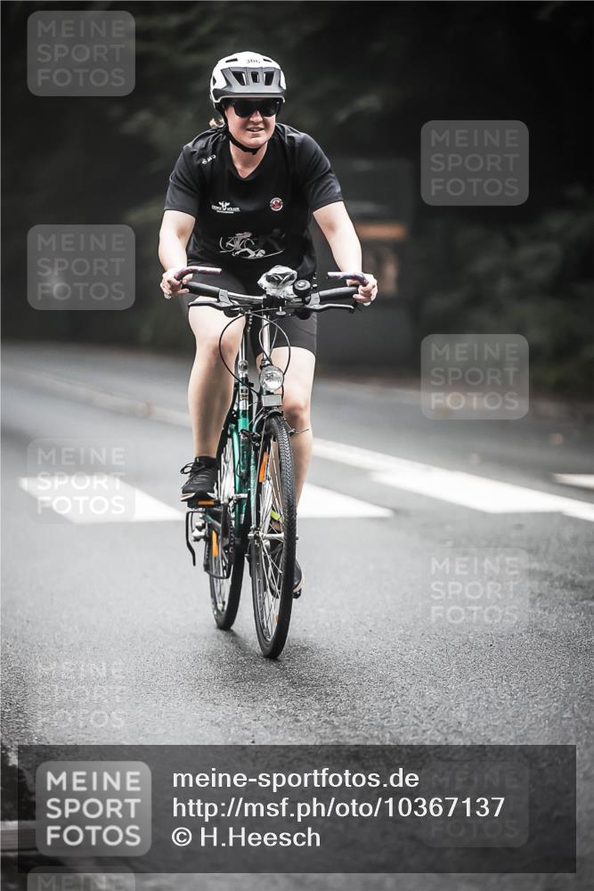13.09.2026 - Stadtparktriathlon H.Heesch http://msf.ph/oto/10367137 13.09.2026 10:15:27 Radfahren 219, 293, 306 meine-sportfotos.de