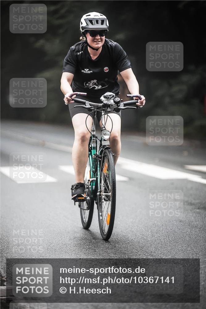 13.09.2026 - Stadtparktriathlon H.Heesch http://msf.ph/oto/10367141 13.09.2026 10:15:27 Radfahren 219, 293, 306 meine-sportfotos.de
