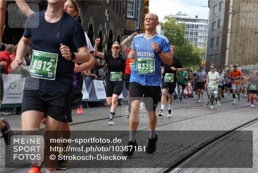 13.09.2026 - 21. swb-Marathon Bremen Strokosch-Dieckow http://msf.ph/oto/10367161 13.09.2026 13:35:48 Ziel 156, 1150, 2041, 2090, 2318, 2356, 2625, 2866, 3055, 3621, 4062, 4326, 5661, 6315, 6418, 6465, 6466, 6644, 6837, 7285, 7305, 7377, 7597, 7700, 8401, 8530, 8773, 8915, 9845, 9887, 1867, 2565, 3026, 3056, 3454, 4016, 5026, 5157, 5276, 5381, 5816, 6159, 6874, 7036, 7043, 7385, 7804, 8145, 8227, 8705, 9243, 13179 meine-sportfotos.de