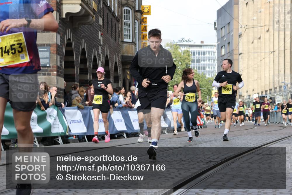 13.09.2026 - 21. swb-Marathon Bremen Strokosch-Dieckow http://msf.ph/oto/10367166 13.09.2026 11:00:14 Ziel 10175, 10236, 10355, 10669, 10691, 10867, 11054, 11056, 11071, 11089, 11158, 11159, 11160, 11194, 11250, 11259, 11427, 11445, 11453, 11528, 11637, 11803, 11879, 11904, 12123, 12138, 12238, 12239, 12242, 12243, 12274, 12388, 12480, 10144, 10677, 10801, 10810, 11045, 11126, 11129, 11547, 11623, 12018, 12105, 12106, 12190, 12291, 12394, 12530, 12531 meine-sportfotos.de