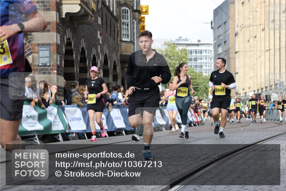 13.09.2026 - 21. swb-Marathon Bremen Strokosch-Dieckow http://msf.ph/oto/10367213 13.09.2026 11:00:15 Ziel 10175, 10236, 10691, 10758, 10867, 11054, 11056, 11071, 11089, 11158, 11159, 11160, 11250, 11259, 11427, 11445, 11453, 11528, 11637, 11803, 11879, 11904, 12123, 12238, 12239, 12242, 12243, 12274, 12388, 12480, 10144, 10677, 10801, 10810, 11045, 11126, 11129, 11547, 11623, 12018, 12105, 12106, 12190, 12291, 12394, 12530, 12531 meine-sportfotos.de
