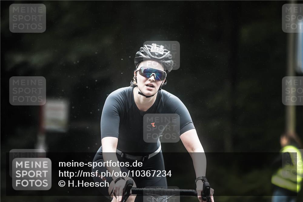 13.09.2026 - Stadtparktriathlon H.Heesch http://msf.ph/oto/10367234 13.09.2026 13:16:45 Radfahren 1327, 1412, 1421 meine-sportfotos.de