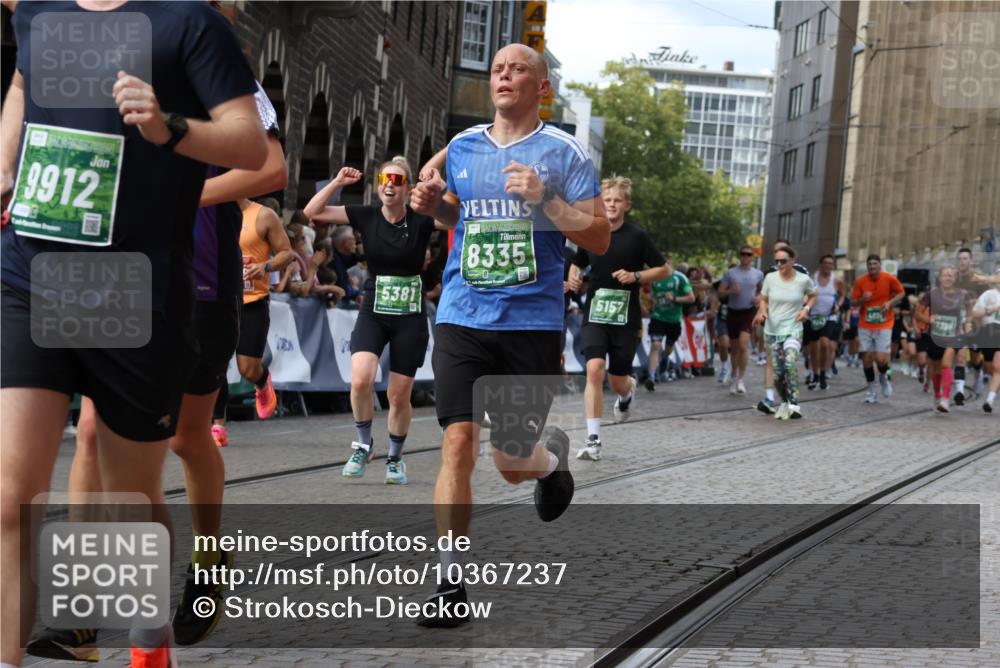 13.09.2026 - 21. swb-Marathon Bremen Strokosch-Dieckow http://msf.ph/oto/10367237 13.09.2026 13:35:48 Ziel 156, 1150, 2041, 2090, 2318, 2356, 2625, 2866, 3055, 3621, 4062, 4326, 5661, 6315, 6418, 6465, 6466, 6644, 6837, 7285, 7305, 7377, 7597, 7700, 8401, 8530, 8773, 8915, 9845, 9887, 1867, 2565, 3026, 3056, 3454, 4016, 5026, 5157, 5276, 5381, 5816, 6159, 6874, 7036, 7043, 7385, 7804, 8145, 8227, 8705, 9243, 13179 meine-sportfotos.de