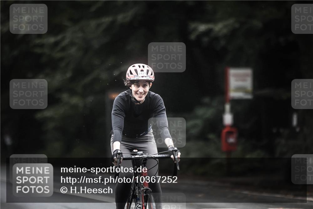 13.09.2026 - Stadtparktriathlon H.Heesch http://msf.ph/oto/10367252 13.09.2026 13:16:50 Radfahren 1412, 1421 meine-sportfotos.de