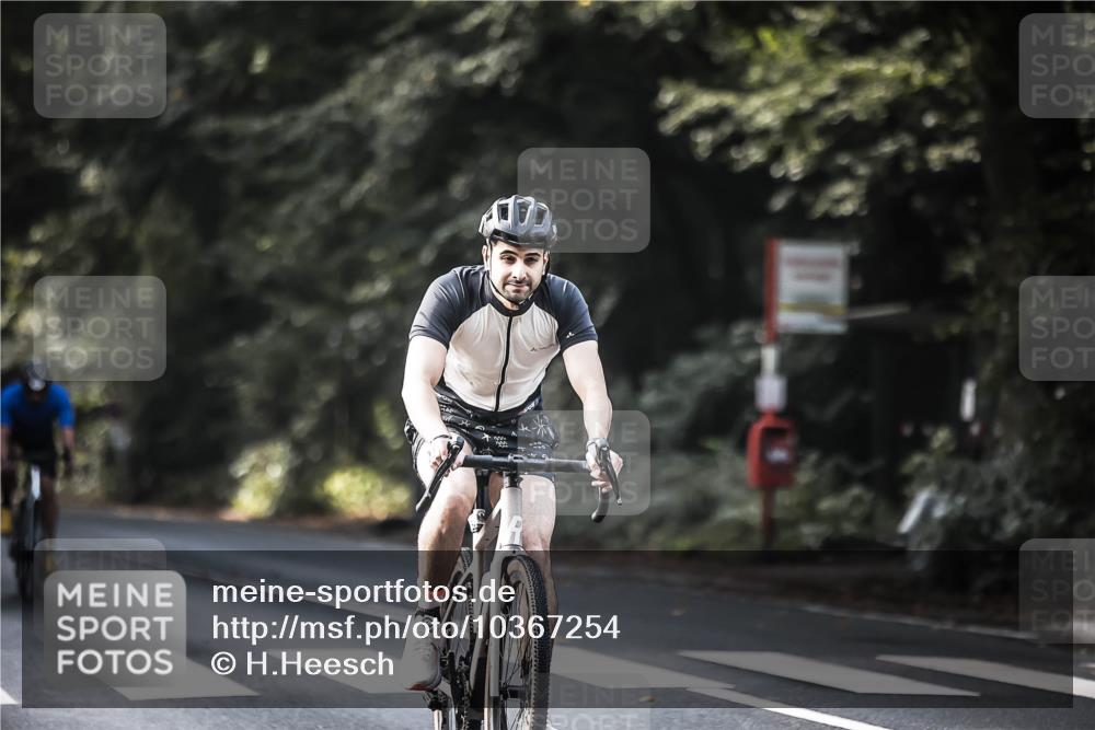 13.09.2026 - Stadtparktriathlon H.Heesch http://msf.ph/oto/10367254 13.09.2026 11:24:30 Radfahren 467, 649, 676, 712, 779 meine-sportfotos.de