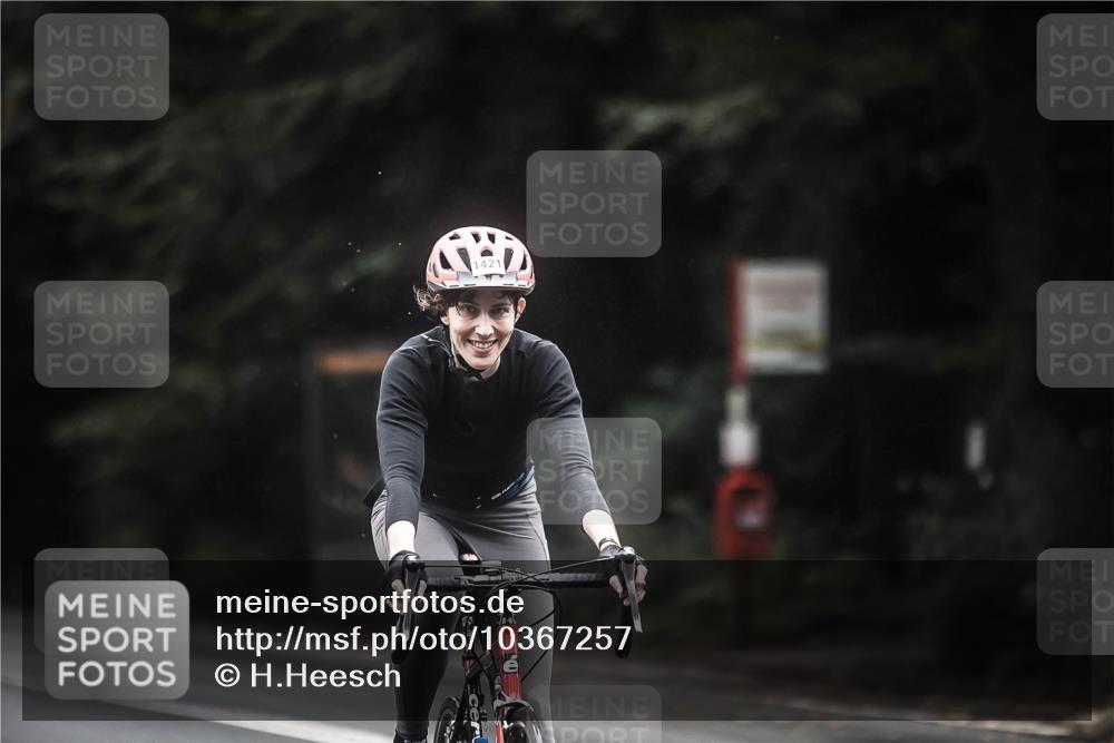 13.09.2026 - Stadtparktriathlon H.Heesch http://msf.ph/oto/10367257 13.09.2026 13:16:50 Radfahren 1412, 1421 meine-sportfotos.de