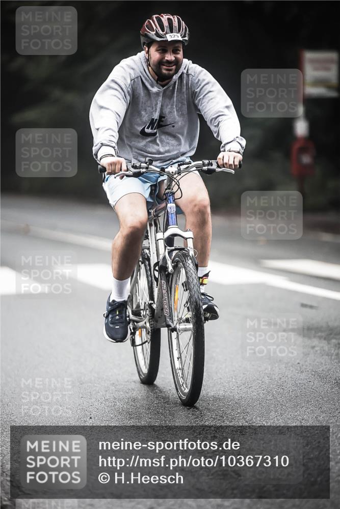 13.09.2026 - Stadtparktriathlon H.Heesch http://msf.ph/oto/10367310 13.09.2026 10:15:37 Radfahren 218, 293, 329, 341, 409 meine-sportfotos.de