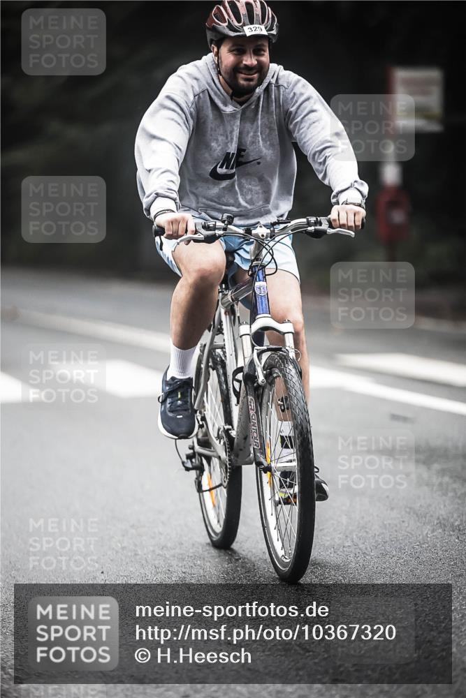 13.09.2026 - Stadtparktriathlon H.Heesch http://msf.ph/oto/10367320 13.09.2026 10:15:37 Radfahren 218, 293, 329, 341, 409 meine-sportfotos.de