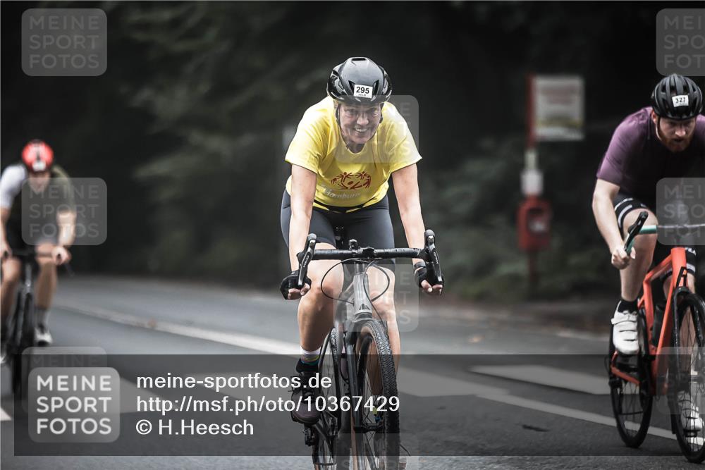 13.09.2026 - Stadtparktriathlon H.Heesch http://msf.ph/oto/10367429 13.09.2026 10:15:47 Radfahren 263, 295, 327, 409 meine-sportfotos.de