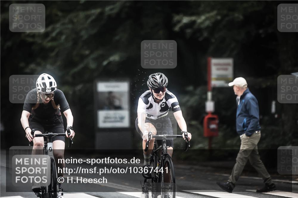 13.09.2026 - Stadtparktriathlon H.Heesch http://msf.ph/oto/10367441 13.09.2026 13:17:32 Radfahren 1362, 1368 meine-sportfotos.de