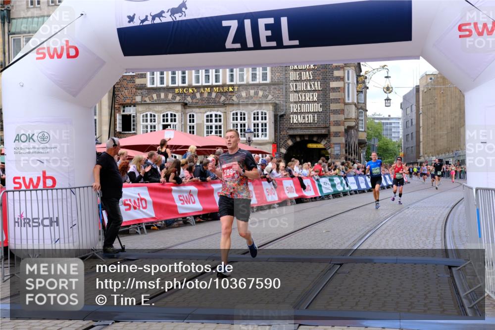 13.09.2026 - 21. swb-Marathon Bremen Tim E. http://msf.ph/oto/10367590 13.09.2026 13:04:51 Ziel 744, 1223, 1224, 1860, 2207, 2956, 5283, 7871, 8701, 8936, 9070, 13034 meine-sportfotos.de