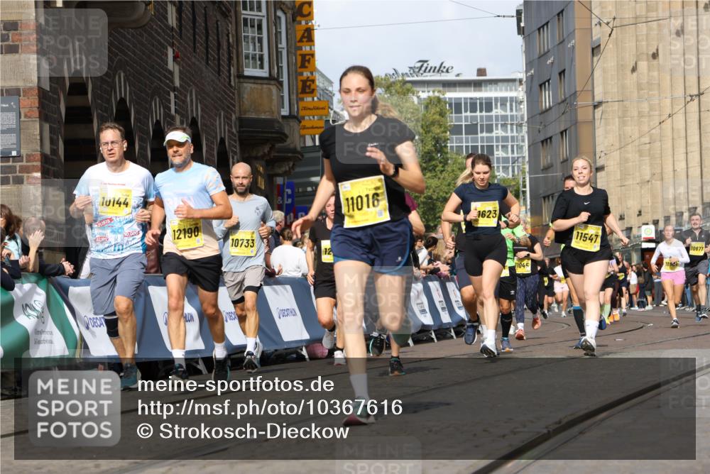13.09.2026 - 21. swb-Marathon Bremen Strokosch-Dieckow http://msf.ph/oto/10367616 13.09.2026 11:00:25 Ziel 10175, 10758, 10867, 11016, 11071, 11158, 11159, 11160, 11250, 11259, 11427, 11445, 11453, 11524, 11525, 11528, 11587, 11588, 11589, 11879, 11907, 12123, 12238, 12239, 12274, 12352, 10263, 10272, 10275, 10306, 10369, 11126, 11162, 11180, 11687, 11708, 11769, 11838, 12018, 12430 meine-sportfotos.de