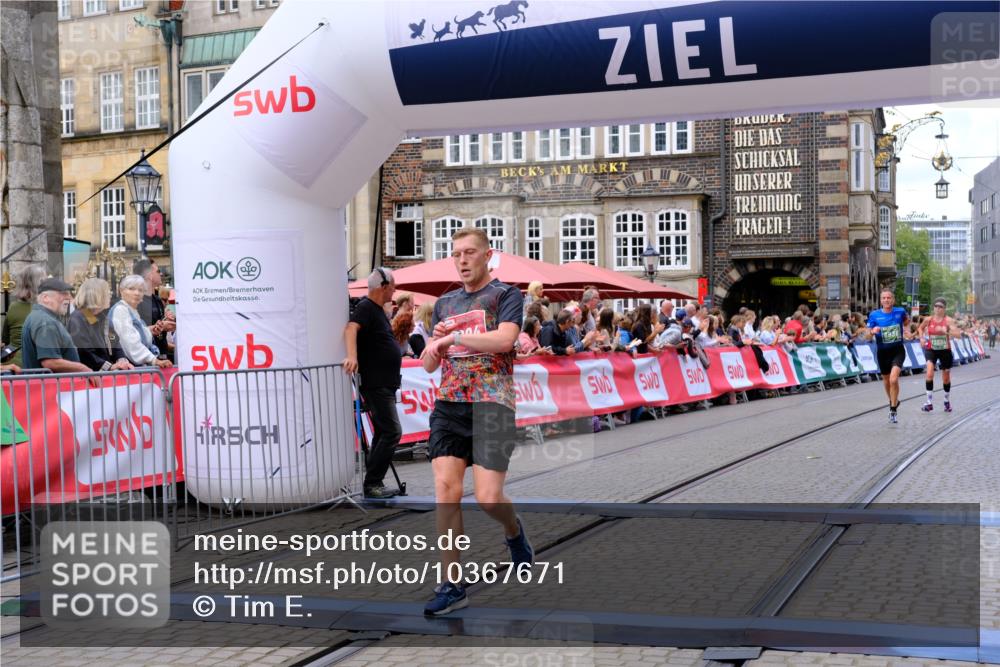 13.09.2026 - 21. swb-Marathon Bremen Tim E. http://msf.ph/oto/10367671 13.09.2026 13:04:51 Ziel 744, 1223, 1224, 1860, 2207, 2956, 5283, 7871, 8701, 8936, 9070, 13034 meine-sportfotos.de