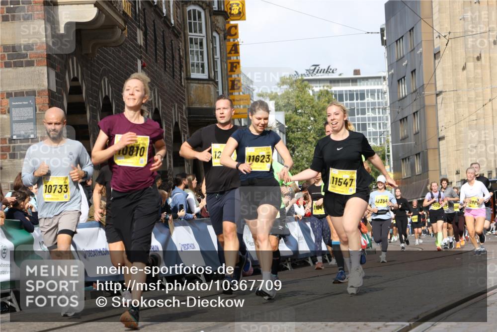 13.09.2026 - 21. swb-Marathon Bremen Strokosch-Dieckow http://msf.ph/oto/10367709 13.09.2026 11:00:27 Ziel 10175, 10758, 10867, 11016, 11071, 11158, 11159, 11160, 11250, 11259, 11445, 11453, 11524, 11525, 11528, 11587, 11588, 11589, 11879, 11907, 12123, 12190, 12274, 12352, 10263, 10272, 10275, 10306, 10369, 11162, 11180, 11556, 11687, 11708, 11769, 11838, 12018, 12430 meine-sportfotos.de